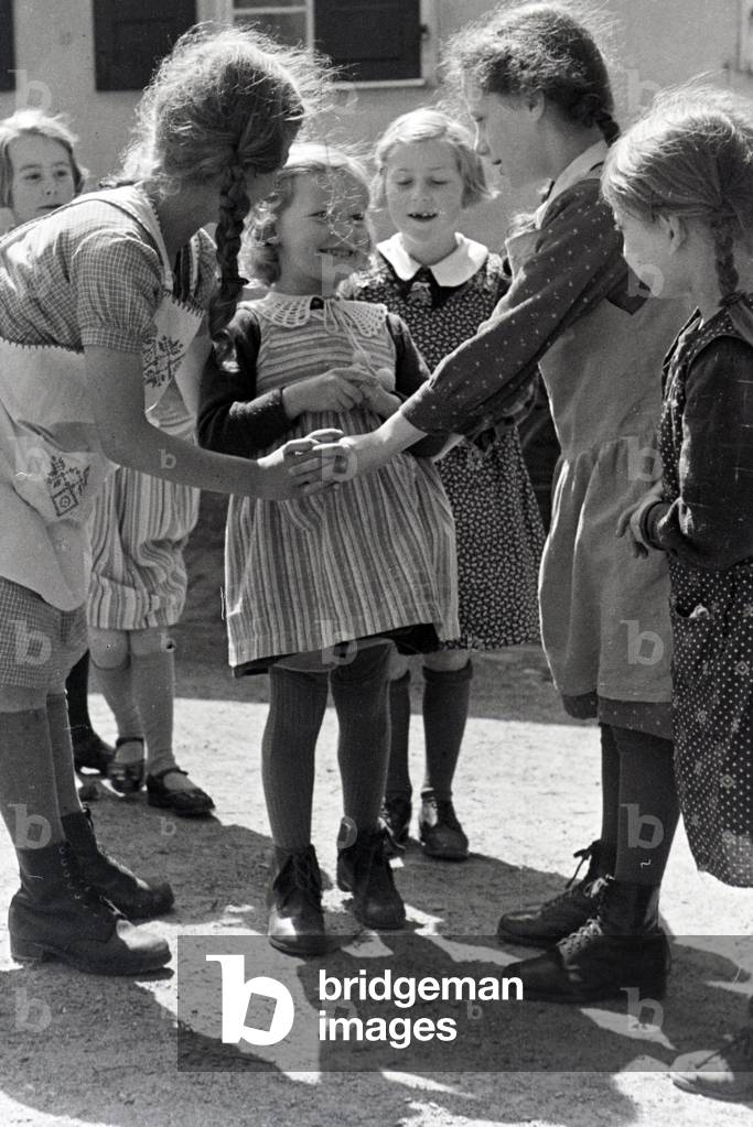 A school class in the Black Forest, Germany 1930s (b/w photo)