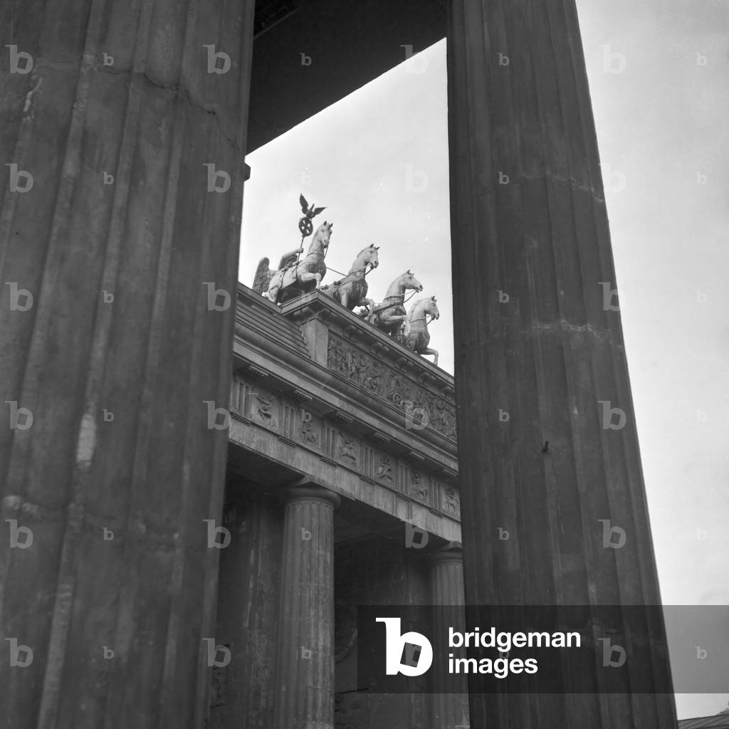 Brandenburg gate at Berlin, Germany 1930s (b/w photo)