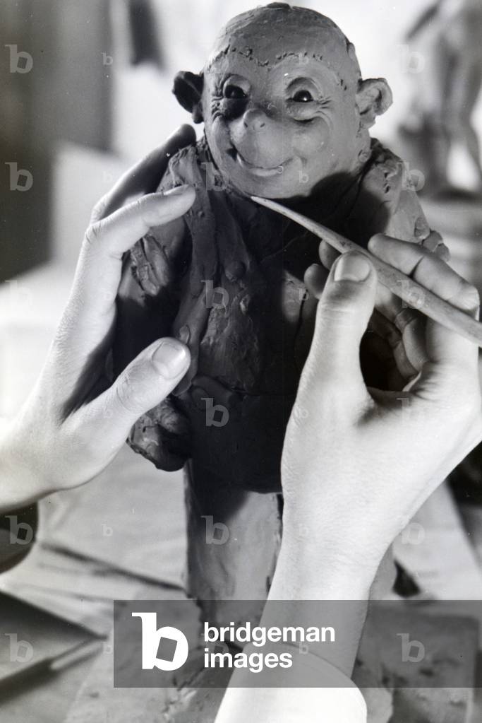 The Making of the popular hedgehog character Meckie for the animated children´s movie The Race between the Rabbit and the Hedgehog, Germany 1930s (b/w photo)