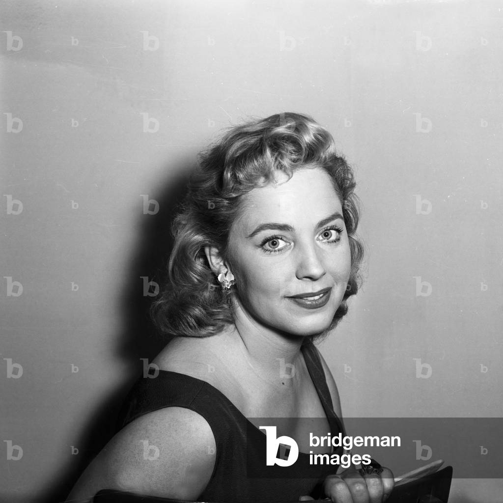 Singer in front of a white wall at Hamburg, Germany 1950s