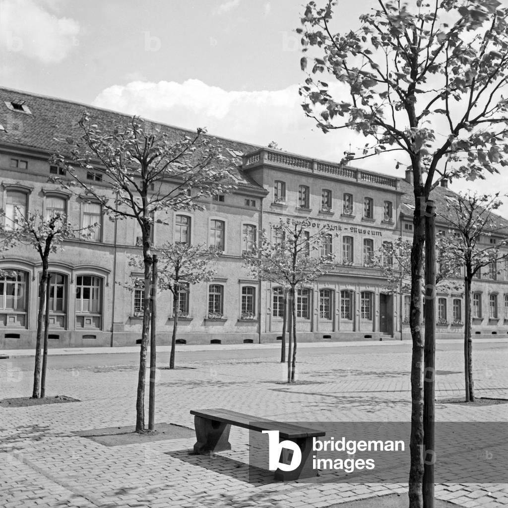 The Theodor Zink museum presents exhibits of the city history of Kaiserslautern, Germany 1930s (b/w photo)