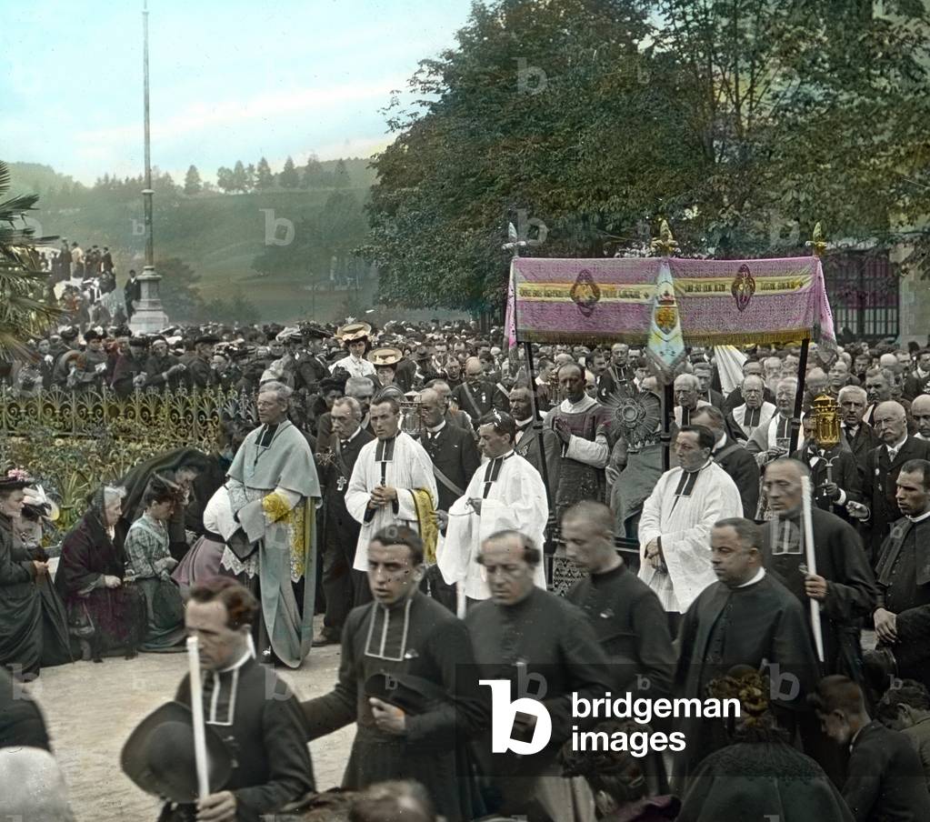 Sacrament procession at Lourdes