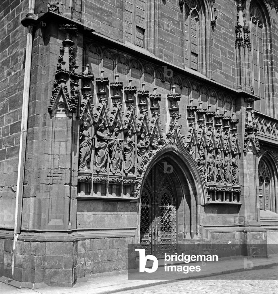 Entrance of St Mary's church at Zwickau, Germany 1930s (b/w photo)