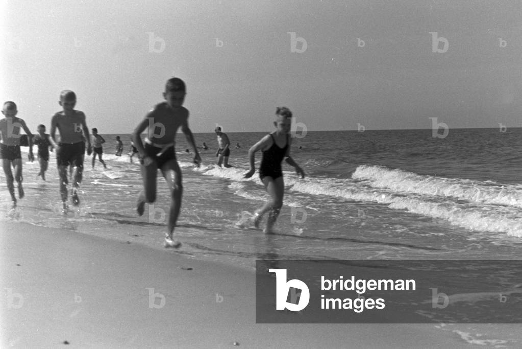 Vacation at the Baltic Sea, Germany 1930s (b/w photo)
