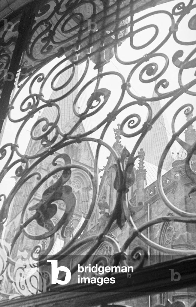 Bremen cathedral behind a wrought iron entrance fence, Germany 1930s (b/w photo)