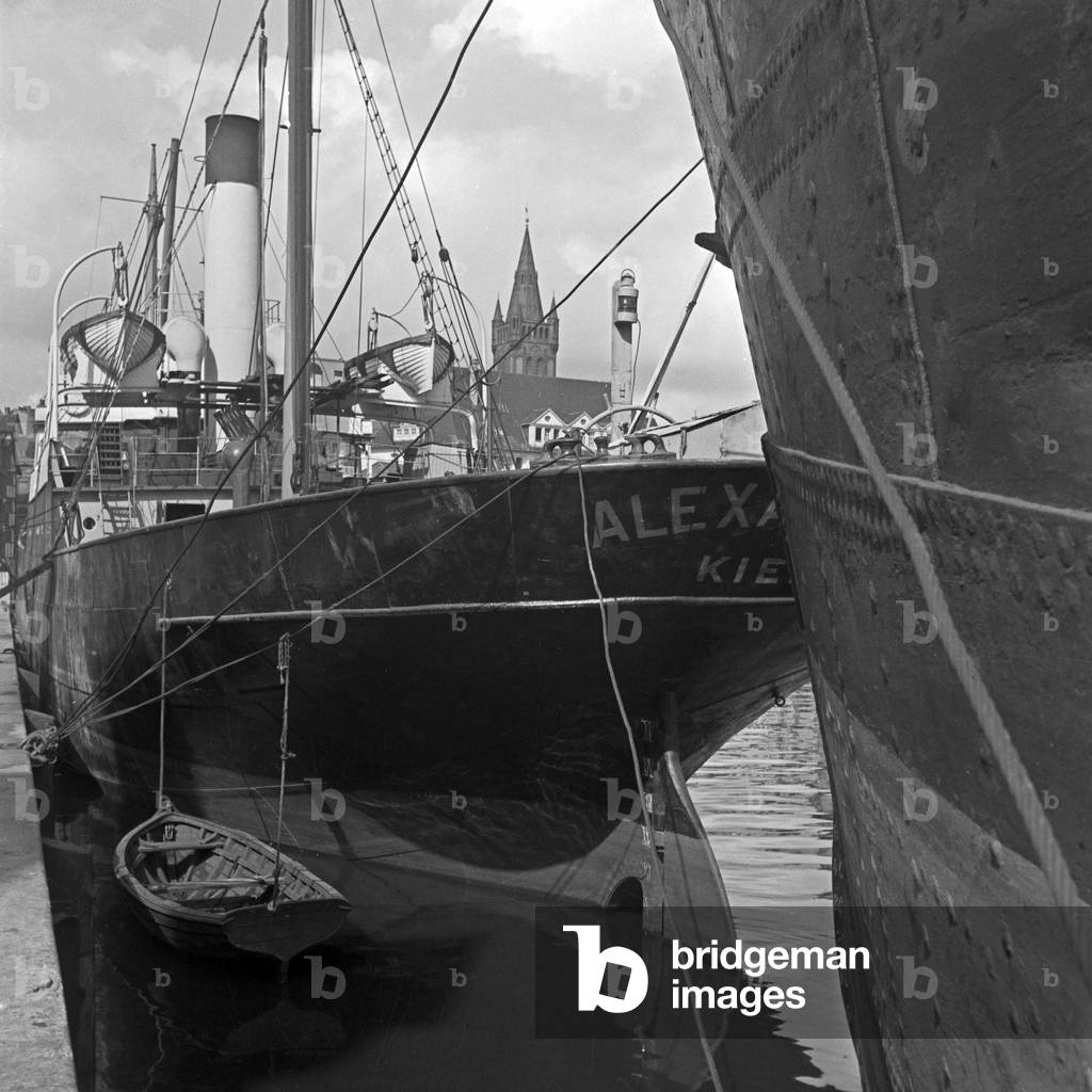 Ships at Koenigsberg harbor in East Prussia, Germany 1930s (b/w photo)