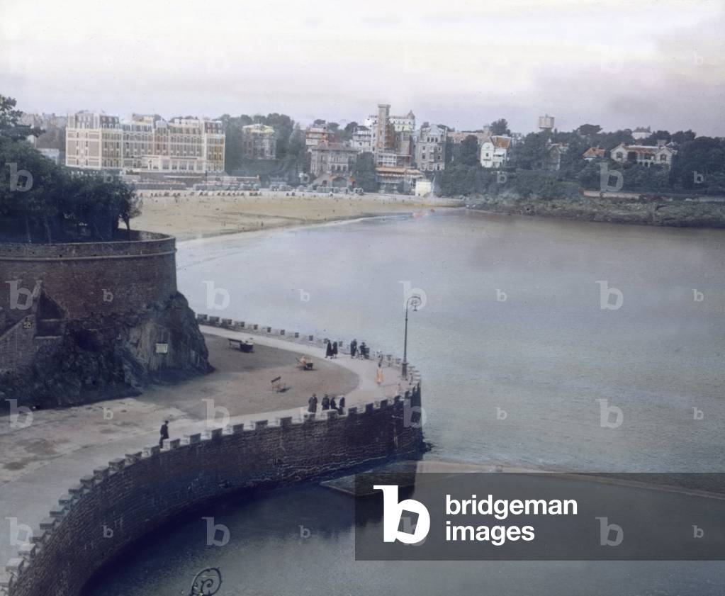 France, Dinard, Brittany, Ille-et-Vilaine, Europe, travel, 1910s, 1920s, 20th century, seaside resort, archive, Carl Simon, history, historical, exquisit collection : vacation, bathing, people, beach, leisure, houses, hand coloured glass slide