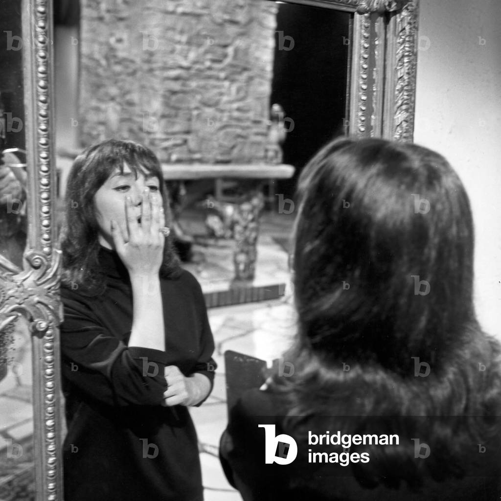 Jewish folk singer Belina at Hamburg, Germany 1960s