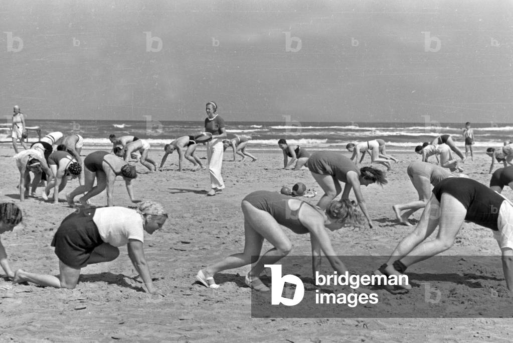 Gymnastics and sports for all on East Frisian island of Juist, Germany 1930s (b/w photo)