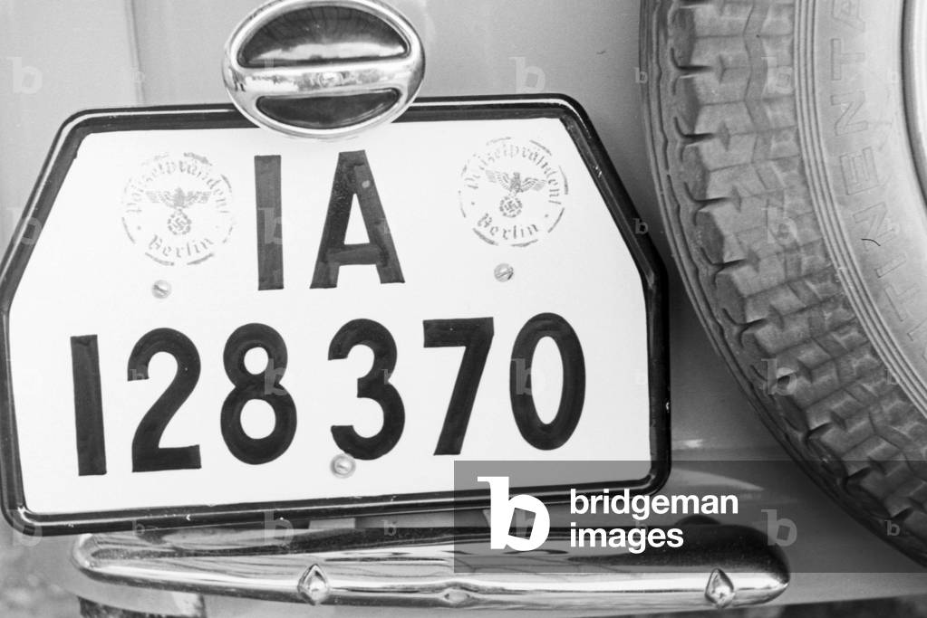 With the new car to the register, Germany 1930s (b/w photo)