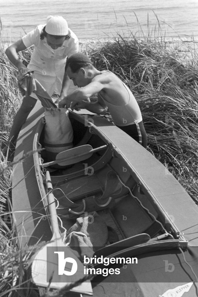 Vacation at the Baltic Sea, Germany 1930s (b/w photo)