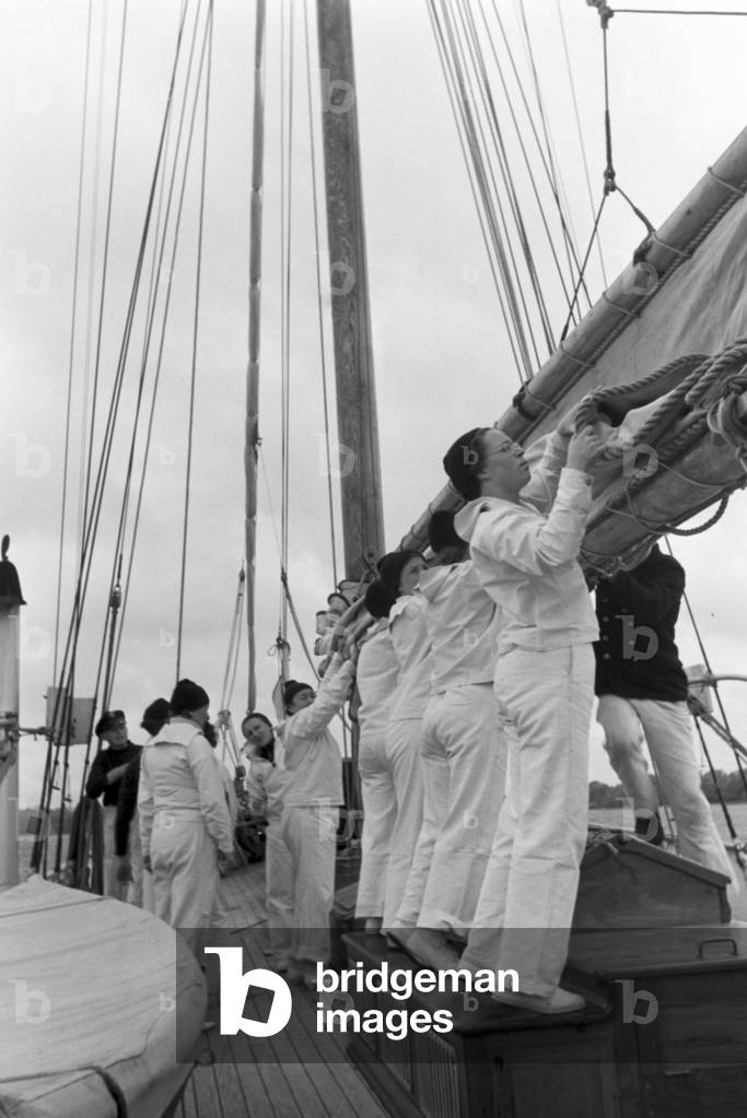 A sailing trip, Germany 1930s (b/w photo)