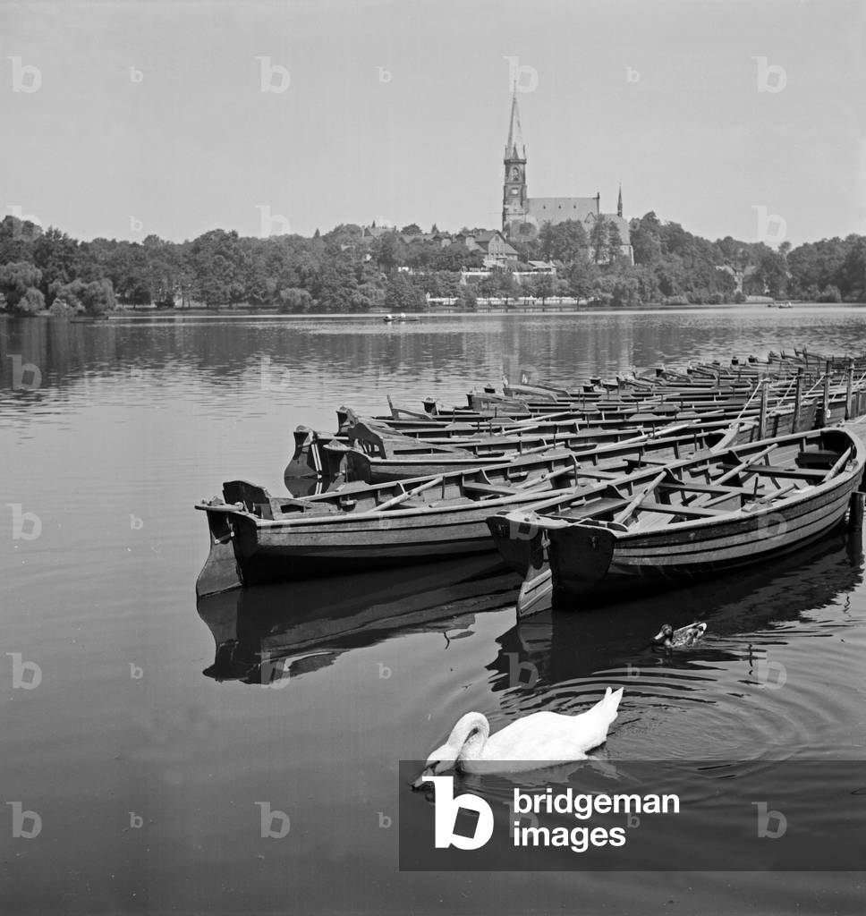 Rowing boats, duck and swan on the Schlossteich lake in Chemnitz, Germany 1930s (b/w photo)