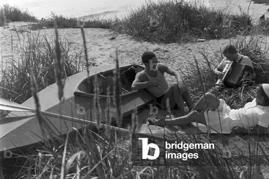 Vacation at the Baltic Sea, Germany 1930s (b/w photo)