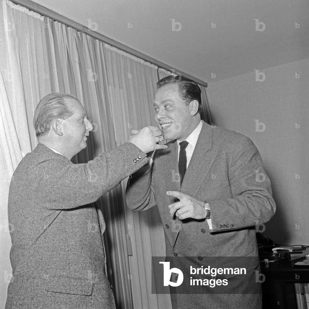 German violinist Helmut Zacharias talking to a man, Germany 1950s