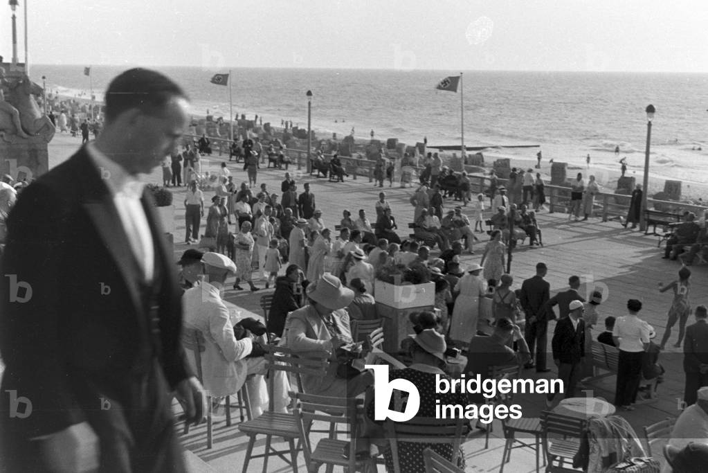 Vacation at the Baltic Sea, Germany 1930s (b/w photo)