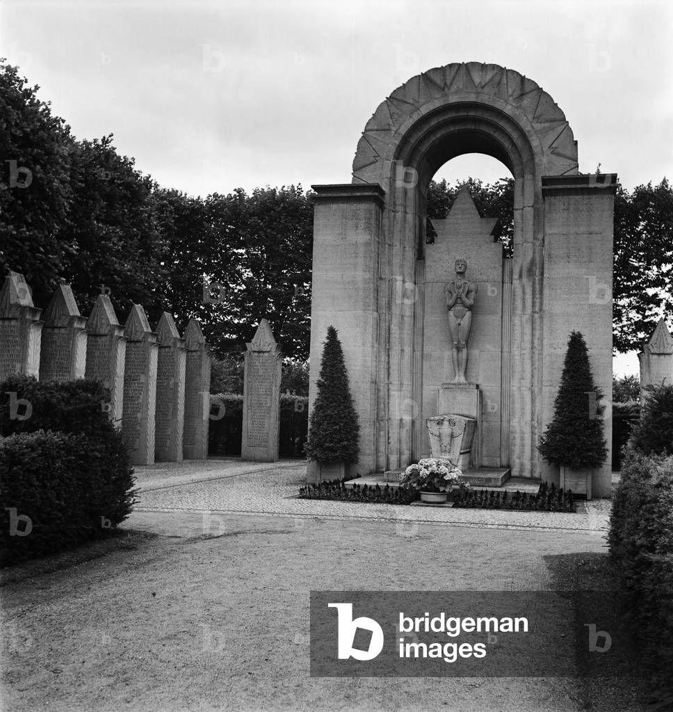 Boelcke monument at the military cemetery at Dessau, Germany 1930s (b/w photo)