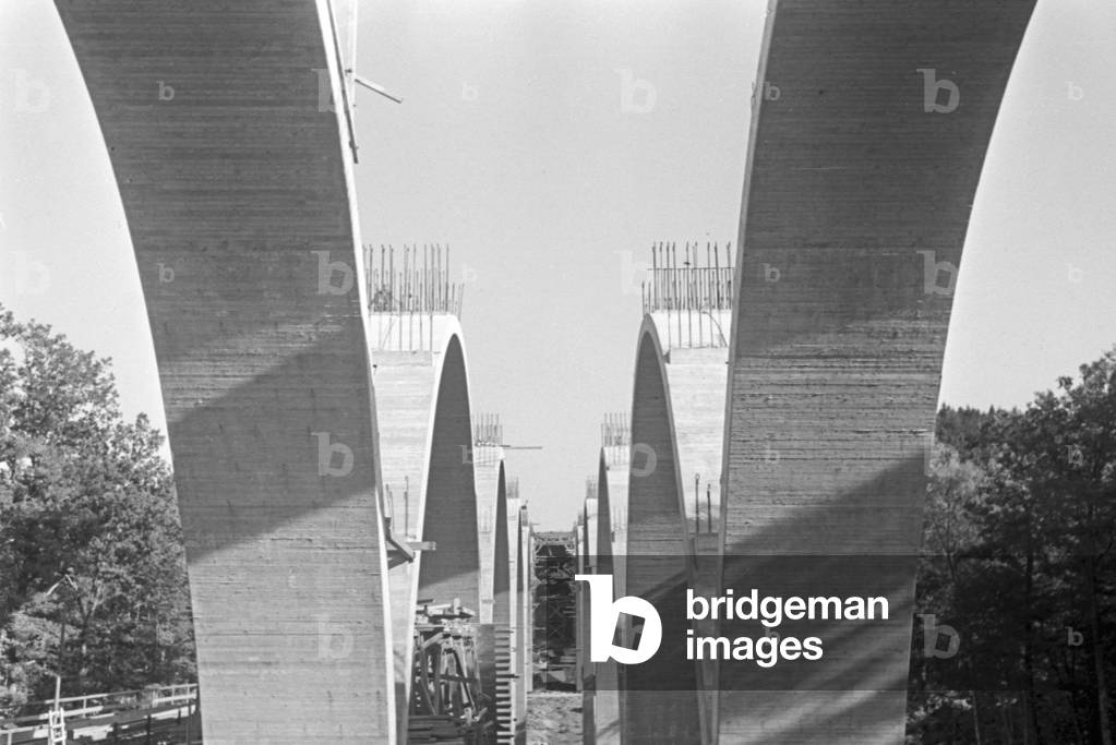 Construction of the motorway bridge near Stuttgart, Germany 1930s (b/w photo)