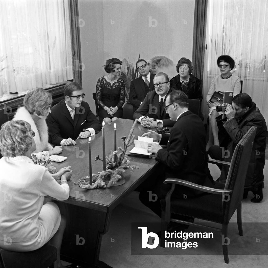 The bridal couple German actress and TV presenter Victoria Voncampe and Peter Schlickenrieder, Germany 1960s