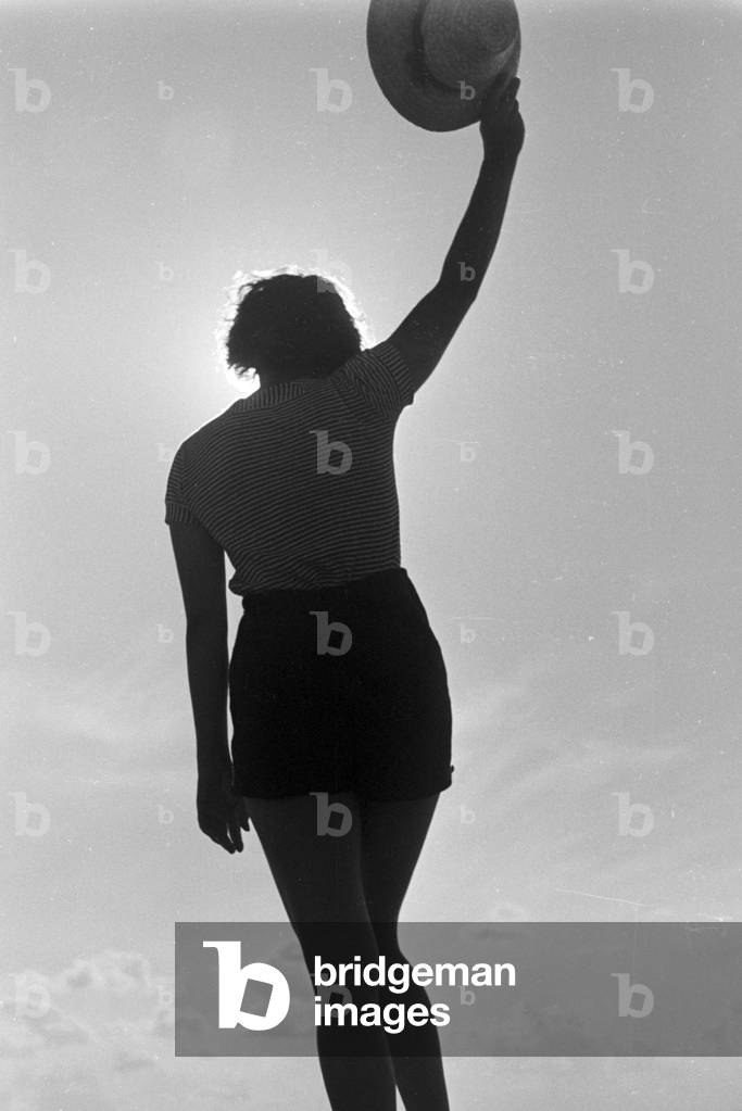 Having fun near Laboe on the shore of the Baltic Sea, Germany 1930s (b/w photo)