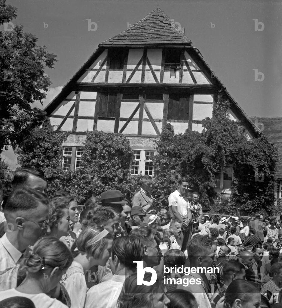 Crowd at the poet's meeting at the Klosterhof of Lippoldsberg, Hesse, 1930s (b/w photo)
