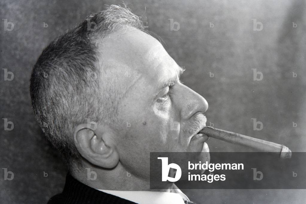 A man smoking a cigar for an advertising campaign, Germany 1930s (b/w photo)