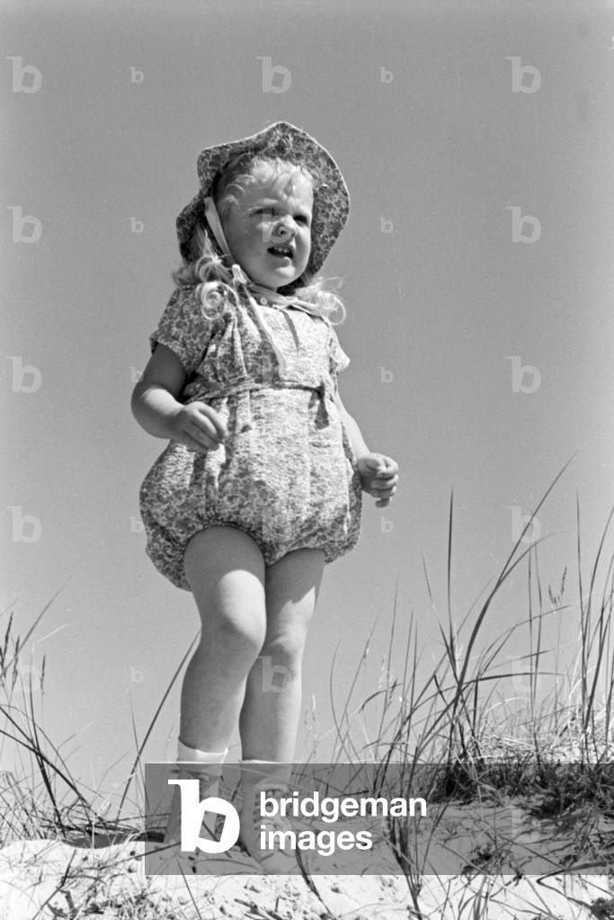 Summer holidays on the North Sea Island Juist, Germany 1930s (b/w photo)