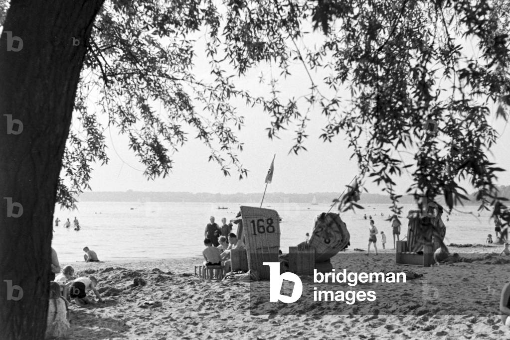 At lake Wannsee lido in Berlin, Germany 1930s (b/w photo)