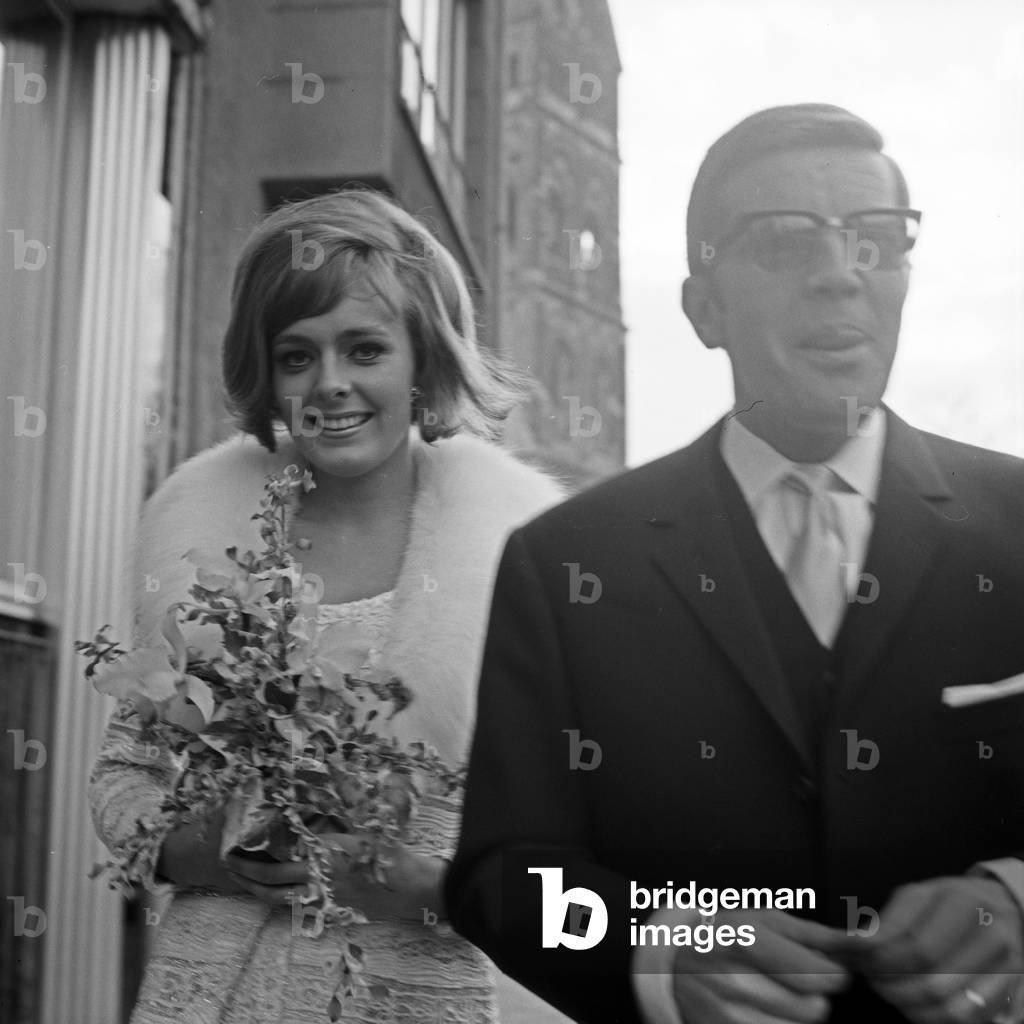The bridal couple German actress and TV presenter Victoria Voncampe and Peter Schlickenrieder, Germany 1960s