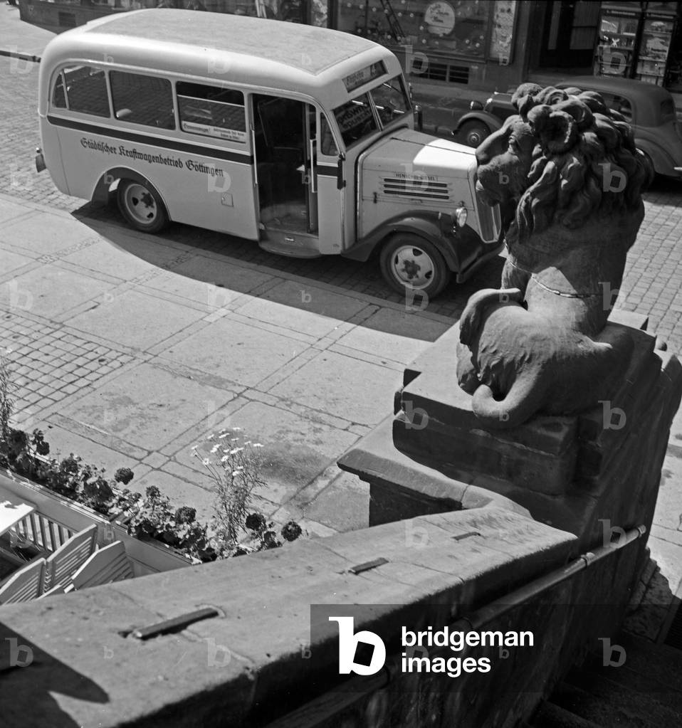 A bus of the Goettingen public transport company, Germany 1930s (b/w photo)