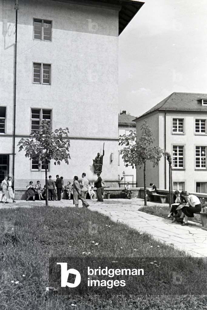 An excursion to the Ruprecht Karls University in Heidelberg, Germany 1930s (b/w photo)