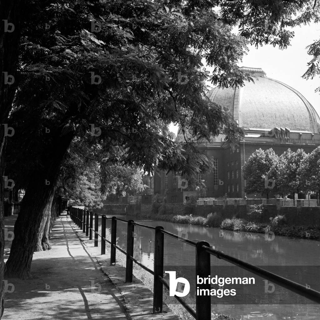 Hagen town hall, Germany 1930s (b/w photo)