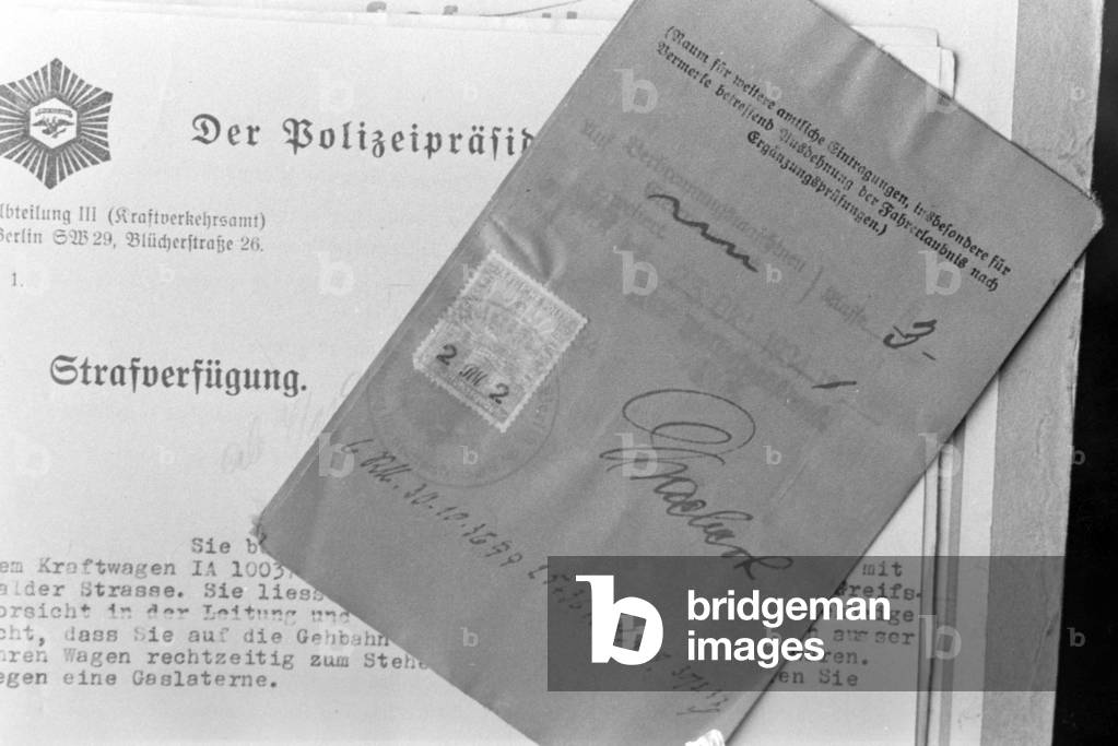 With the new car to the register, Germany 1930s (b/w photo)