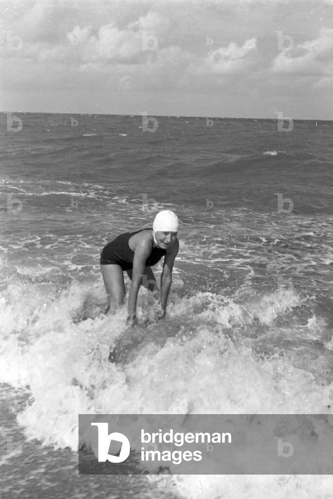 The popular dancer Gret Palucca on vacation on Sylt, Germany 1930s (b/w photo)