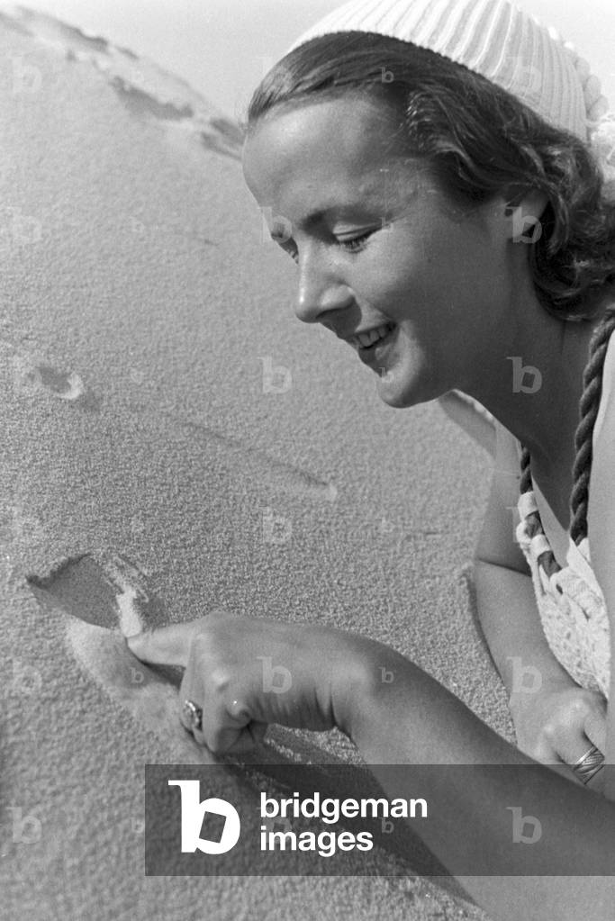 Vacation at the Baltic Sea, Germany 1930s (b/w photo)