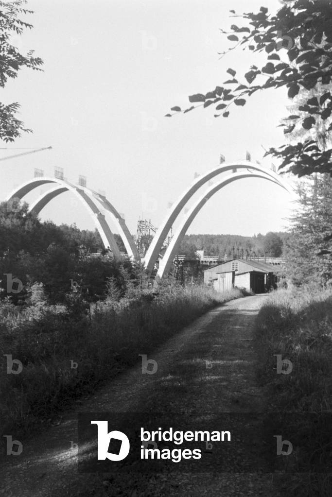 Construction of the motorway bridge near Stuttgart, Germany 1930s (b/w photo)