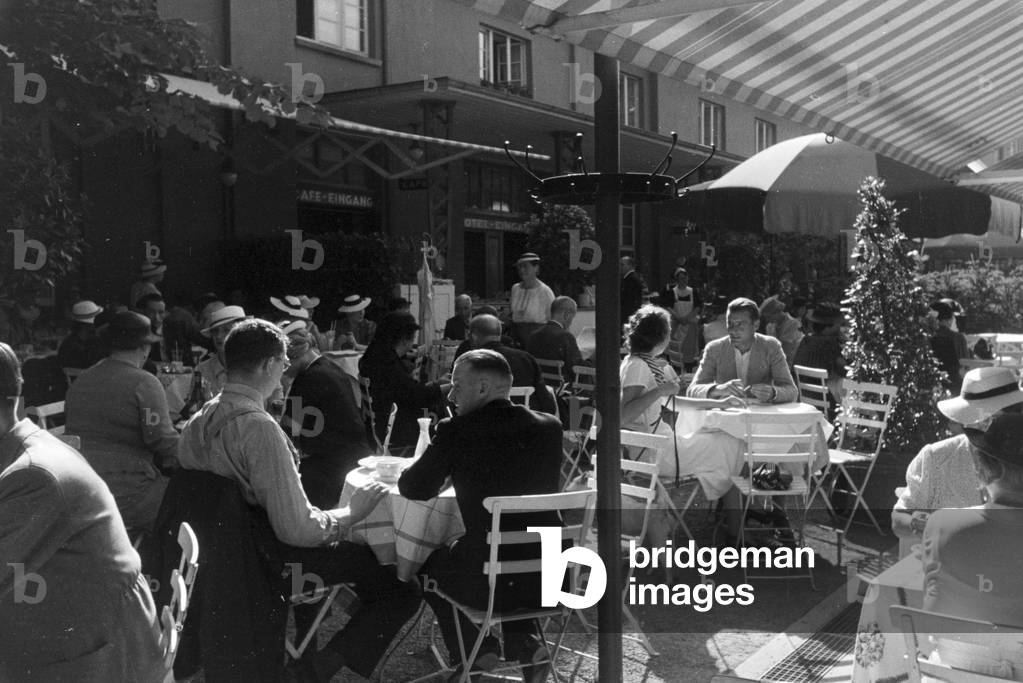 A well-frequented terrace of a café in Stuttgart, Germany 1930s (b/w photo)