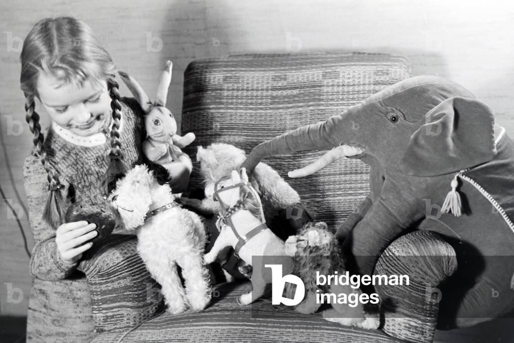 A girl eating Liegnitzer Bomben, Germany 1930s (b/w photo)