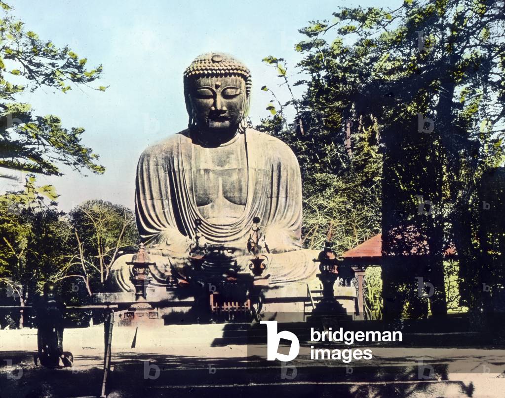 Japan, prefecture of Kanagawa, monument of Amitabha, the Great Buddha in Kamakura city. Image date: circa 1920. Carl Simon Archive