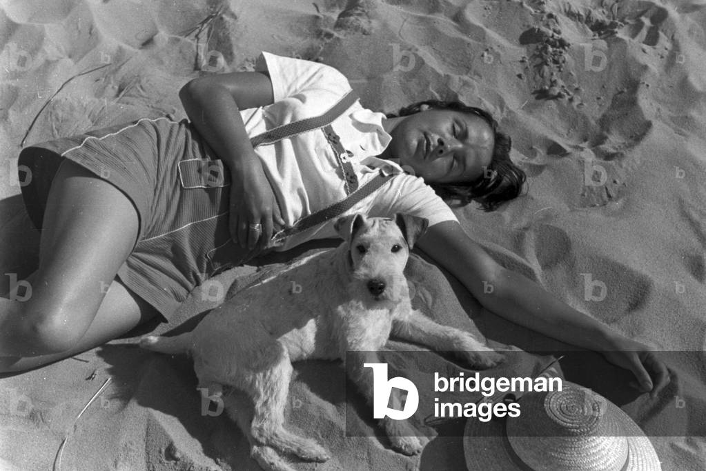 Vacation at the Baltic Sea, Germany 1930s (b/w photo)