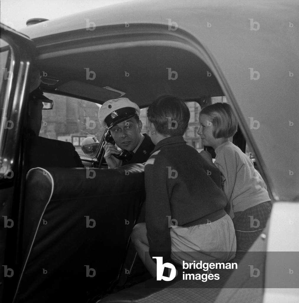 Two children helping the police