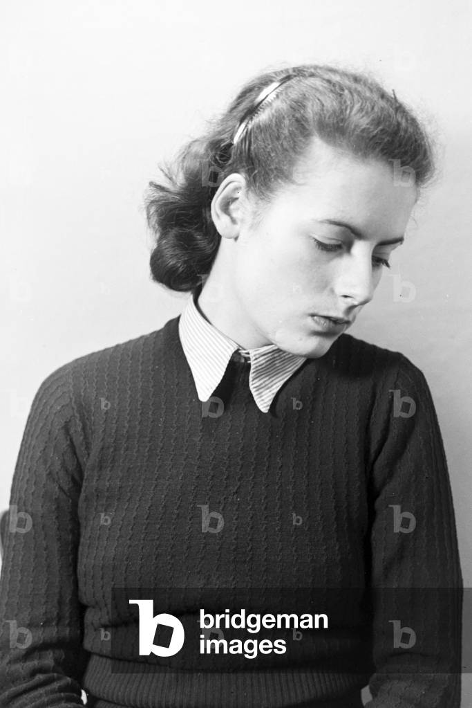 Portrait of a young woman, Germany 1930s (b/w photo)