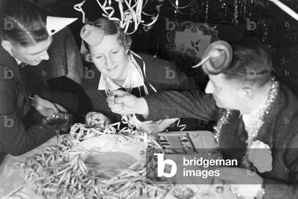 Scenes from everyday life of a family in Stuttgart, Germany 1930s (b/w photo)