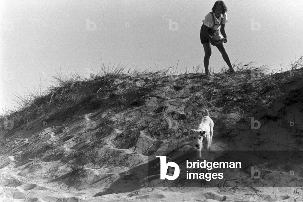 Vacation at the Baltic Sea, Germany 1930s (b/w photo)