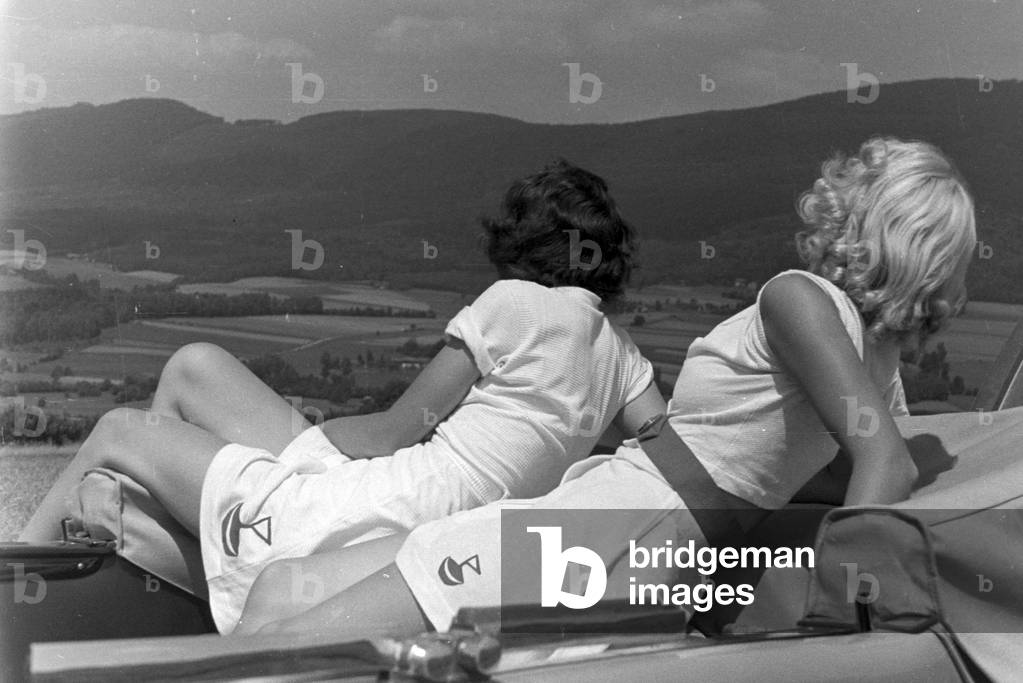 A trip to the Bohemian Forest with the Ford V8, Germany 1930s (b/w photo)