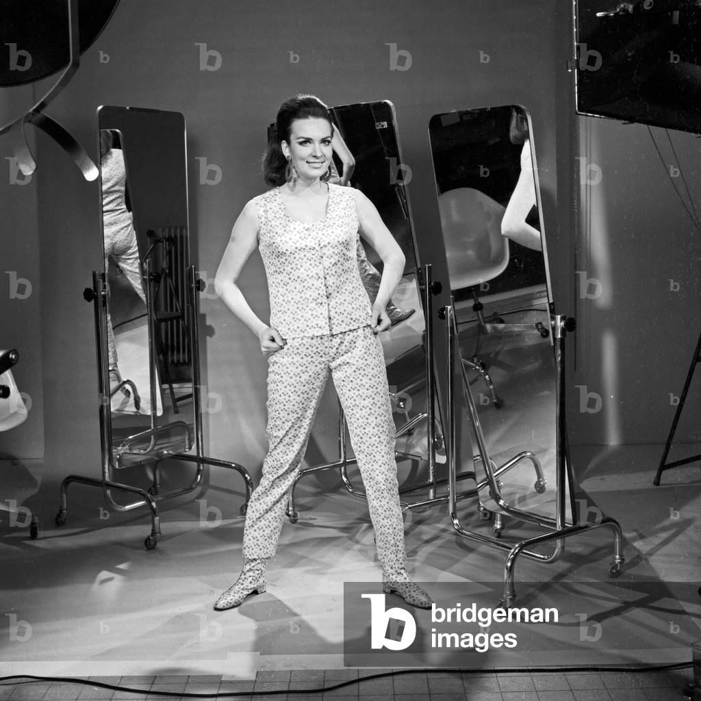 German model Karin Warstatt posing at photo shoot, Germany 1960s