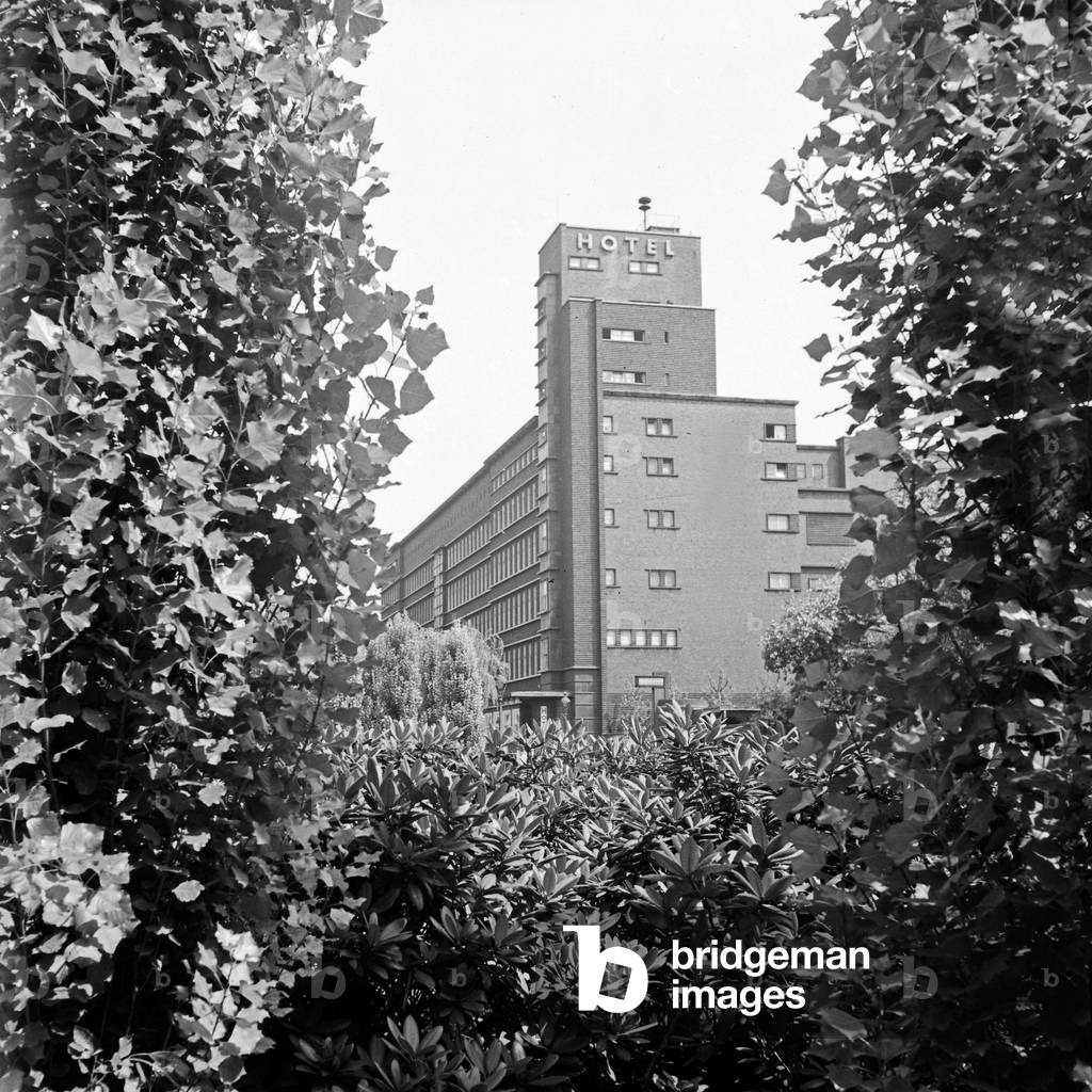 Hans Sachs building with hotel at Gelsenkirchen, Germany 1930s (b/w photo)