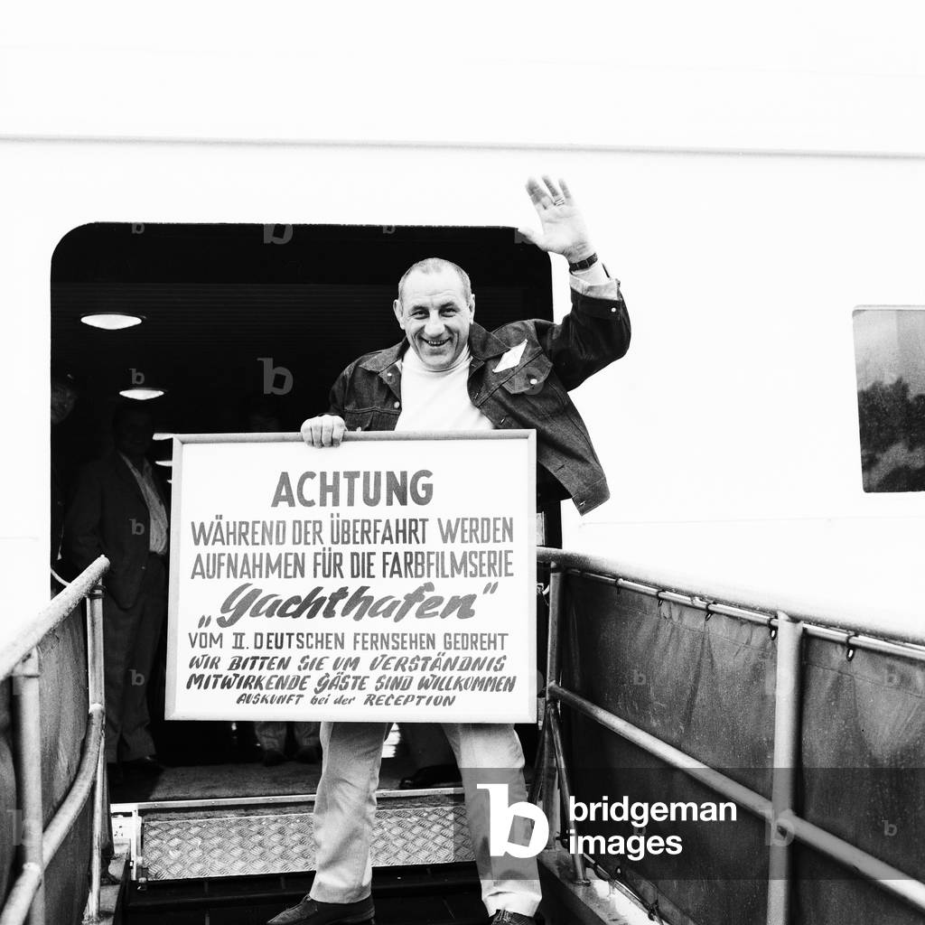 Anchor up and lead off!