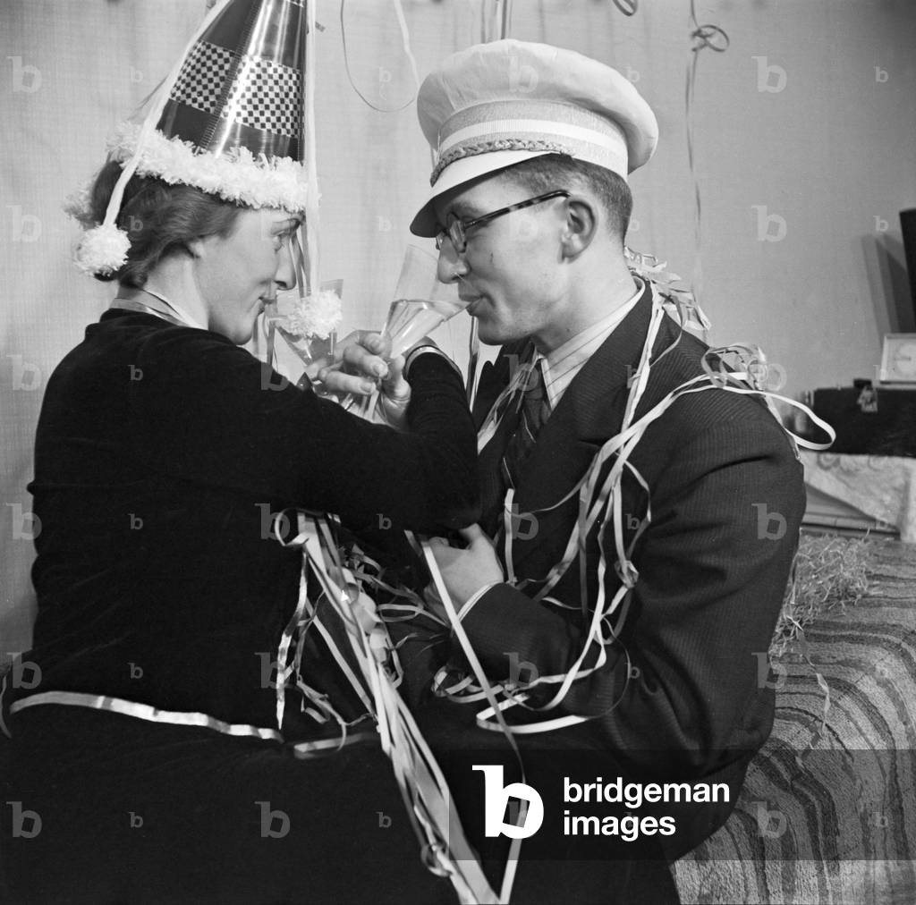 Guests of a New Year's Eve party, Germany 1930s (b/w photo)