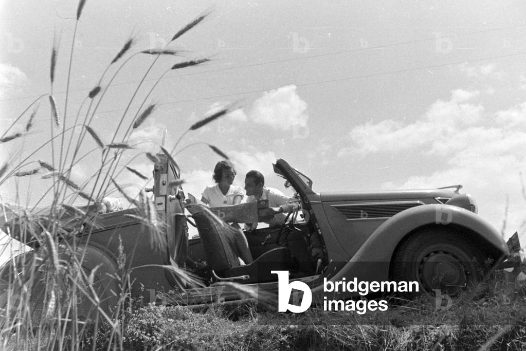 A trip to the Bohemian Forest with the Ford V8, Germany 1930s (b/w photo)